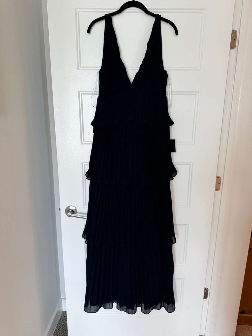 NWT Lulus Mesmerizing Essence Black Pleated Backless Tiered Maxi Dress - Size M - Picture 9 of 11